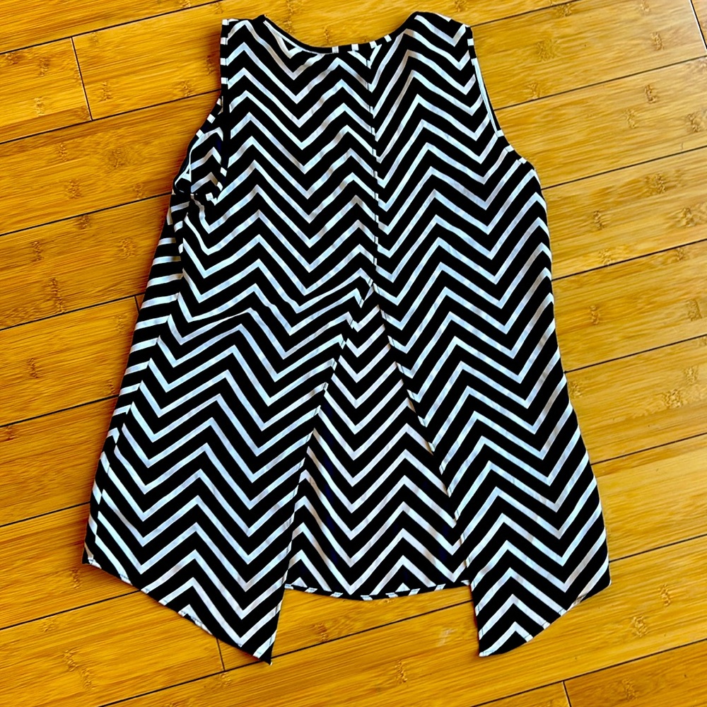 Split back Tank top - Picture 4 of 4